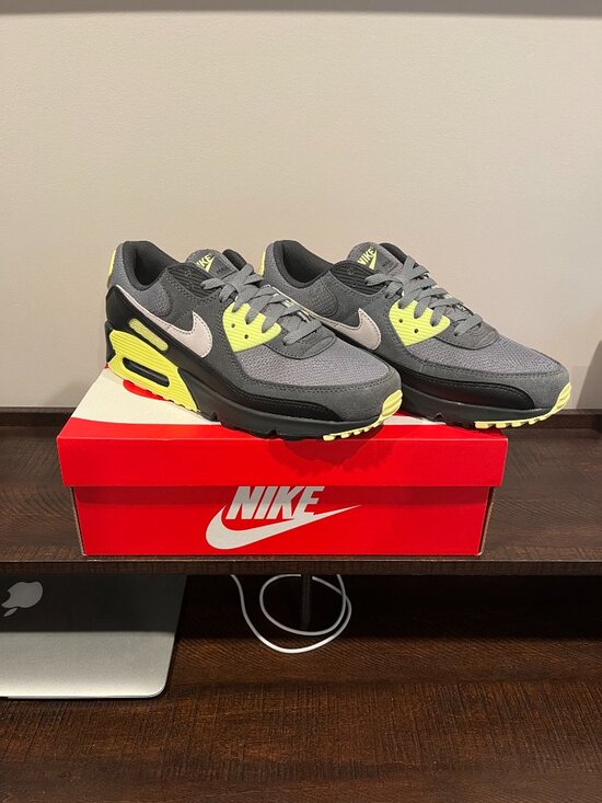 Nike Air Max 90 Size 10.5 NIB Grey/Photon Dust main image 7